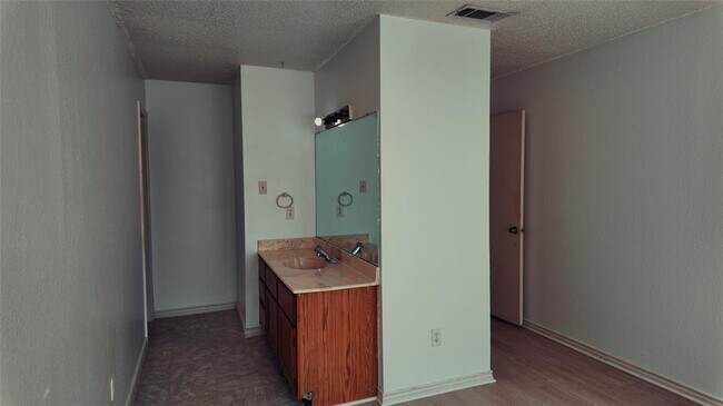 Photo - 6610 Windrift Way