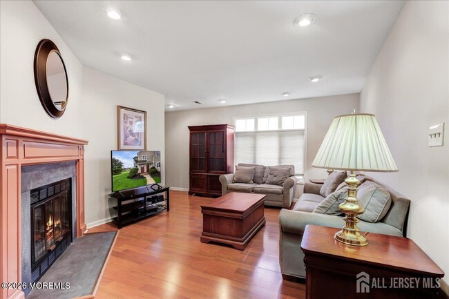 Photo - 38 Rutland Ln