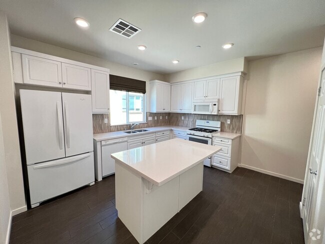 Building Photo - Stylish 2 Bedroom 2.5 Bath Townhouse in Sa...