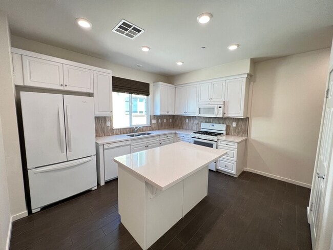 Stylish 2 Bedroom 2.5 Bath Townhouse in Sa... - Stylish 2 Bedroom 2.5 Bath Townhouse in Sa...