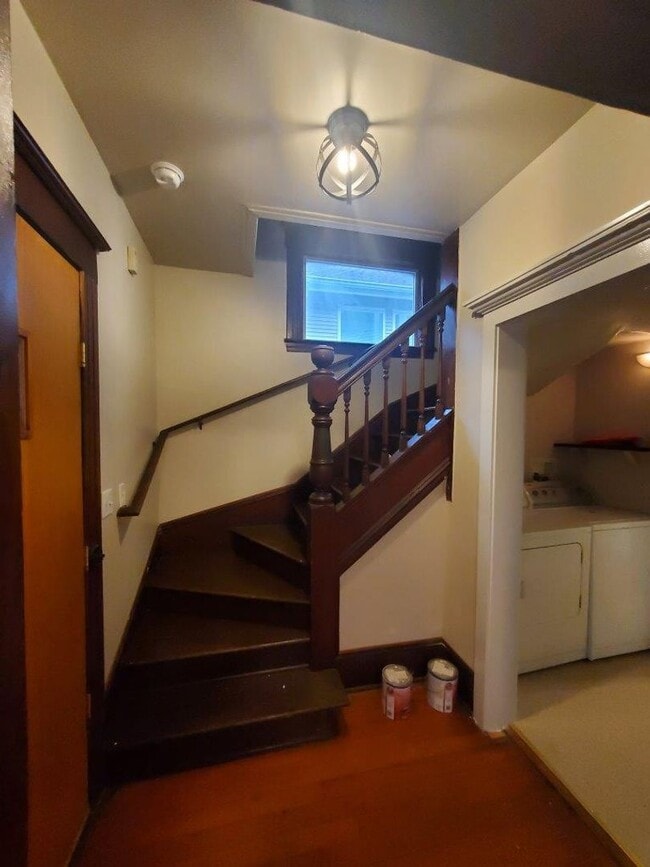 Photo - Charming 4 Bedroom + Bonus - 1 Bath Unit in University District