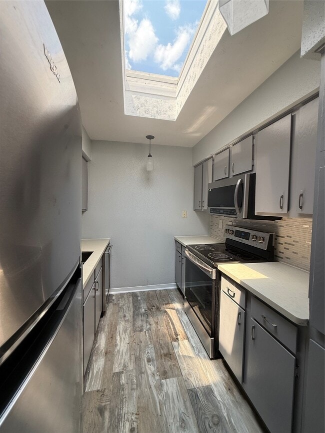 Building Photo - 9809 Richmond Ave. Unit H14 Rental