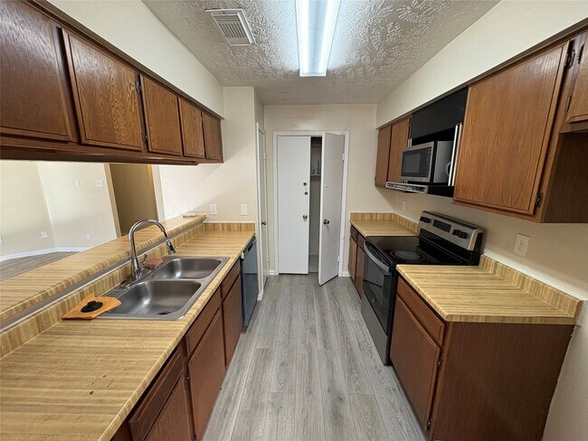 Photo - 10607 Staghill Dr