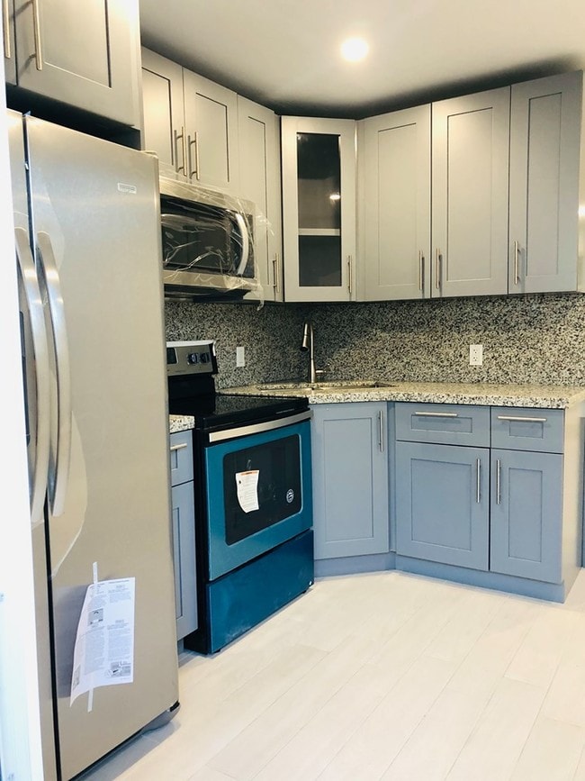 Photo - 52 E 17th St