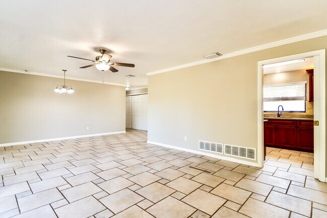 Photo - 1940 Ripon Dr