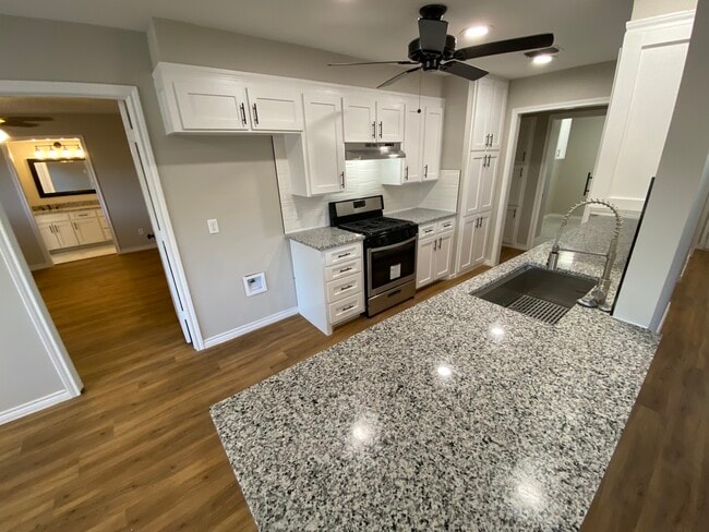 Photo - 3213 91st St