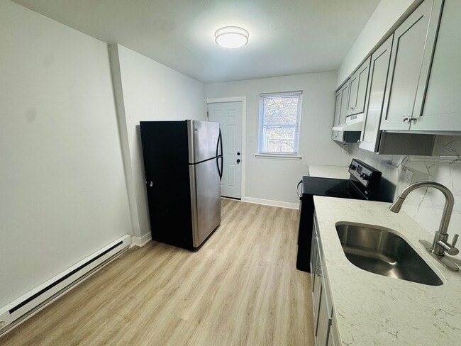 Photo - Renovated 3bd/1.5 bth House with Rear yard...