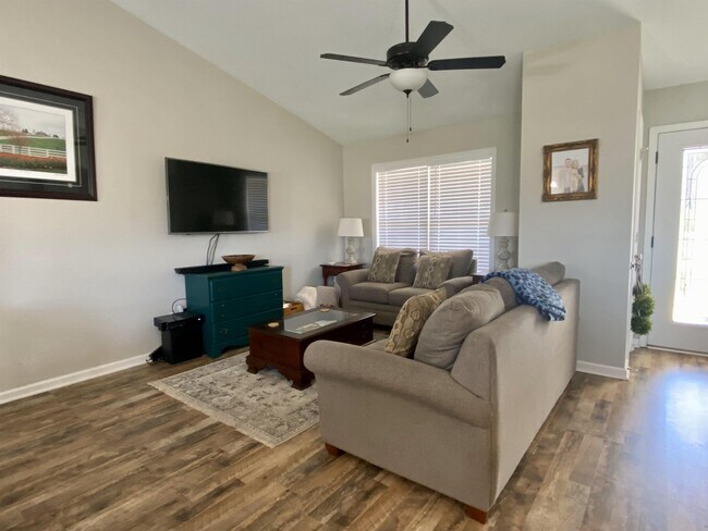 Photo - 763 Fern Hill St