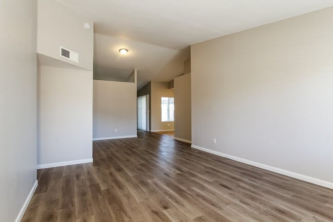 Photo - 1518 E Carter Rd