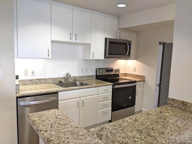 Building Photo - 260 King St Unit 467