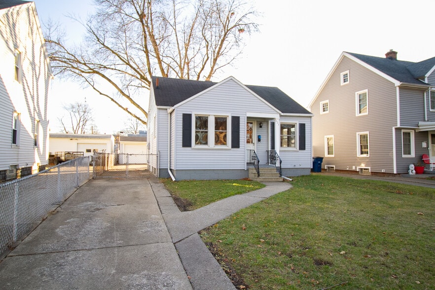 423 W Capistrano Ave