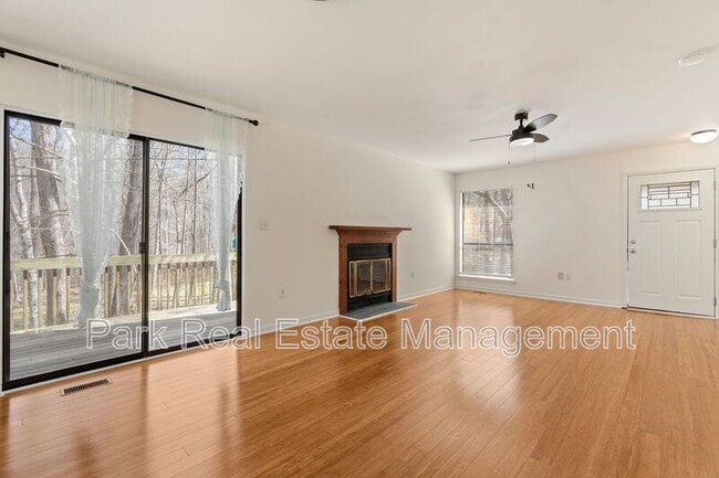 Photo - 222 Poplar St