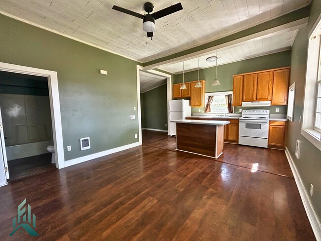 Photo - 3 bedroom, 1 bath cozy home