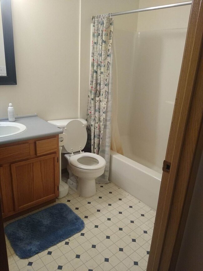 Photo - Preleasing, 4 Bedroom Townhouse just minut...