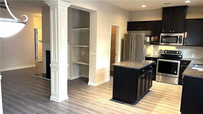 Photo - 3689 Brockenhurst Dr