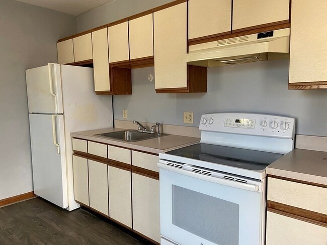 Building Photo - 155 E Central St Unit F Rental