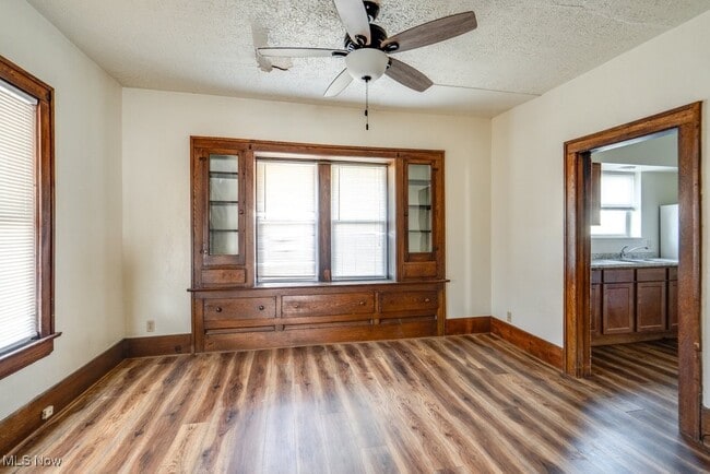 Photo - 309 Power St