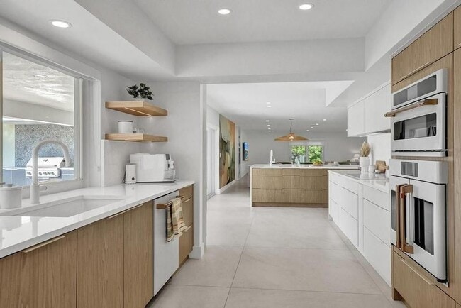 Photo - 5581 NE 31st Ave