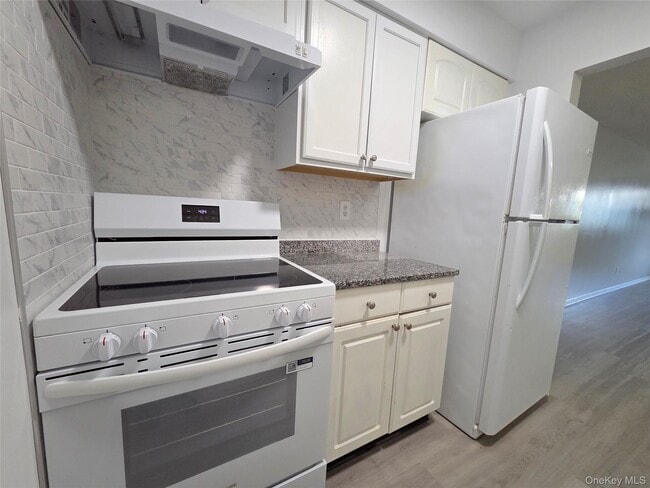 Building Photo - 1506 Cortland Dr Unit 15F