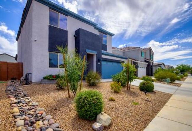 Building Photo - 4 Bedroom 2.5 Bathroom