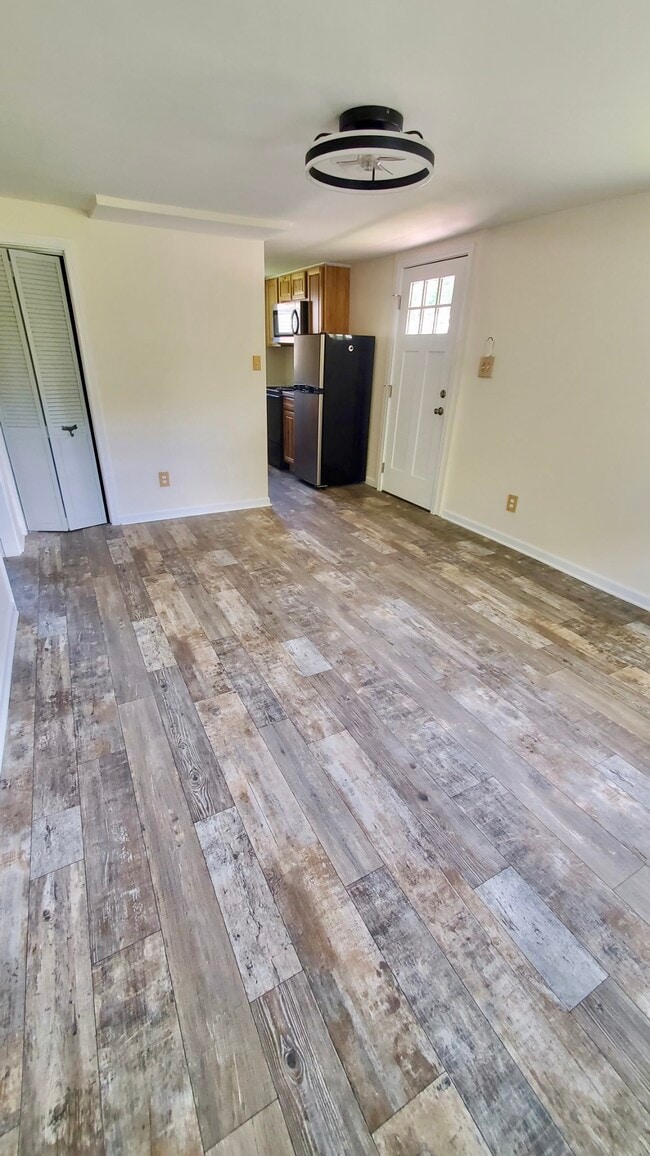 Photo - 402 Pine St