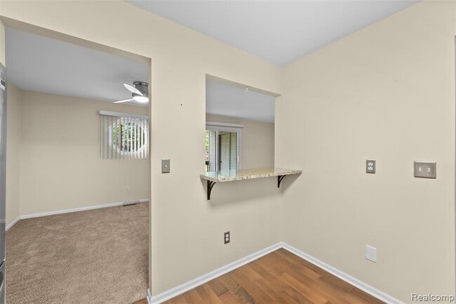 Photo - 4911 Oak Hill Dr Unit 3