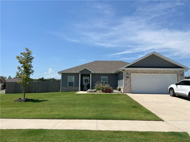 Photo - 307 N Wyandotte St