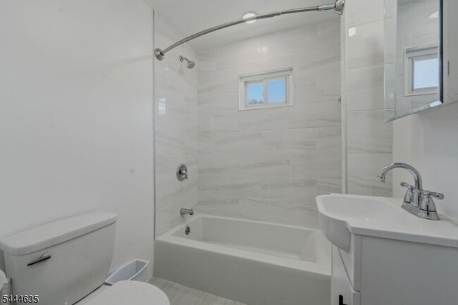 Photo - 18 John St Unit 2
