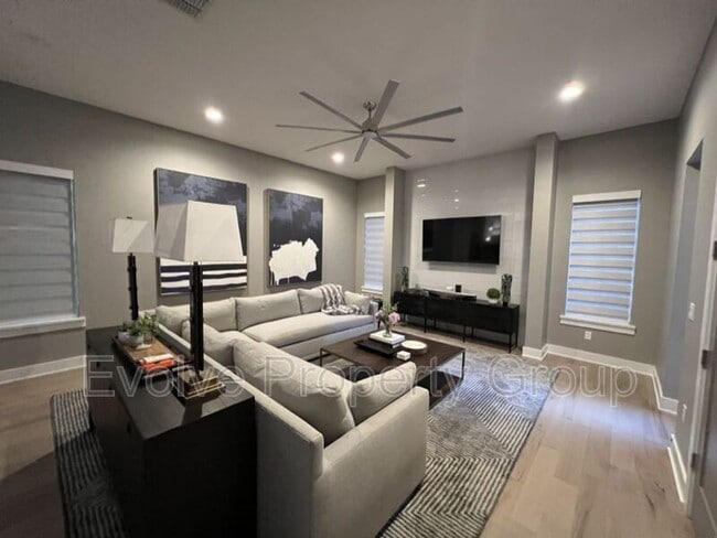 Building Photo - 183 Orange Pl