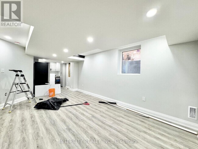 Photo - 299 Fleetwood Dr