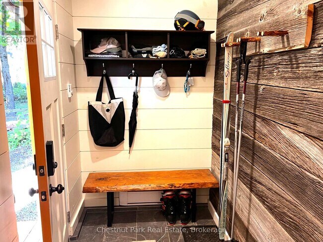 Photo - 115 Tyrolean Ln