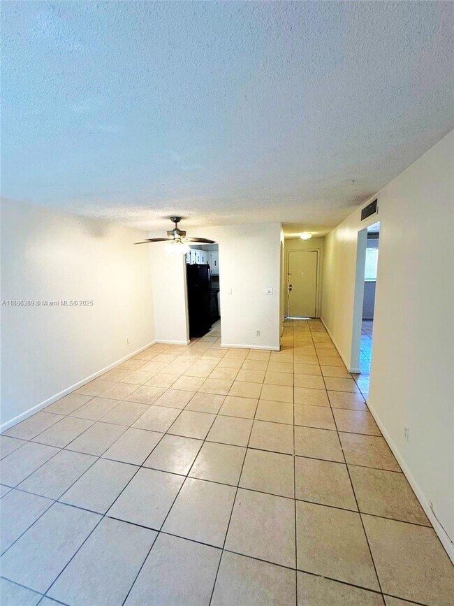 Photo - 932 W Kalmia Dr Unit 3A