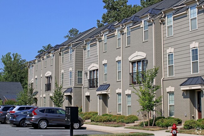 Building Photo - Light-Filled Townhome With Utilities Included