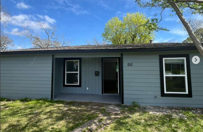 Building Photo - BEAUTIFUL HOME IN LA PORTE TX. MOVE IN READY!.