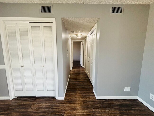 Photo - Par Lane Unidad 6732 W Par Ln #3