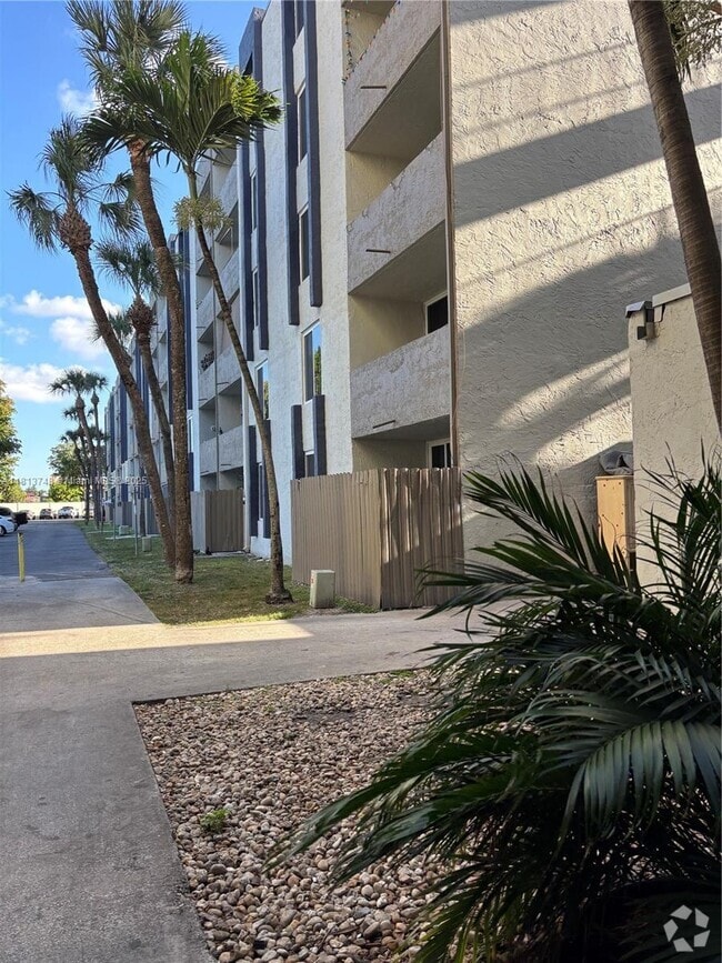 Building Photo - 10000 NW 80th Ct Unit 2365 Rental