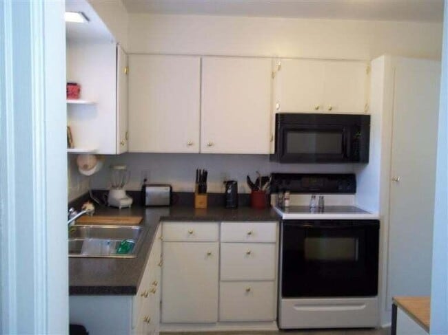 Photo - 341 Hollyhill Dr