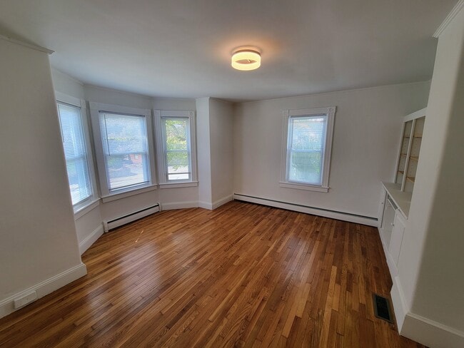 Photo - 264 Broad St