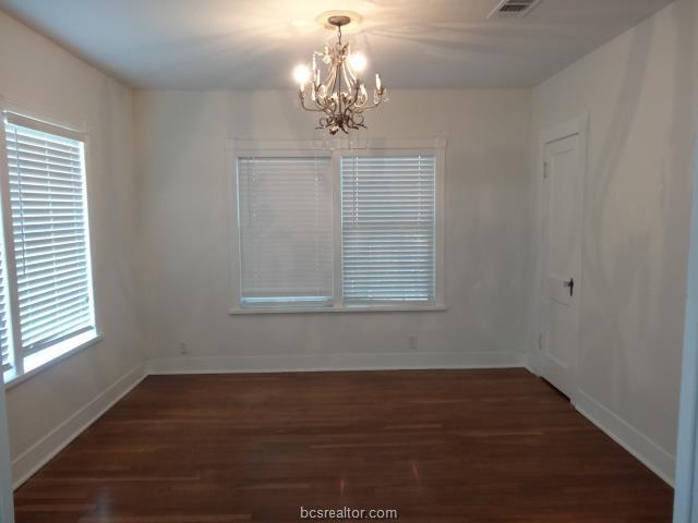 Photo - 402 Ayrshire St