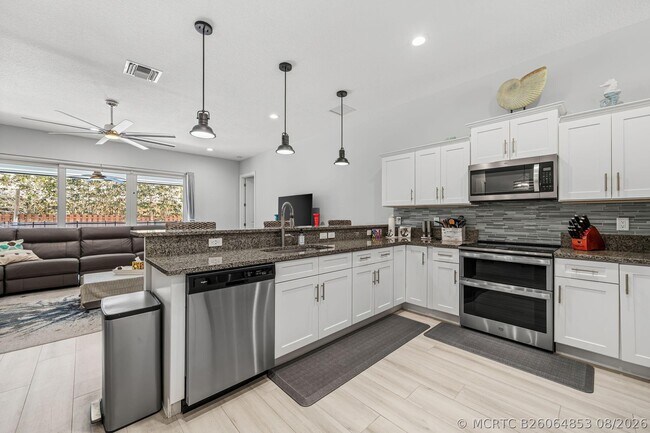 Photo - 13458 Brixham St