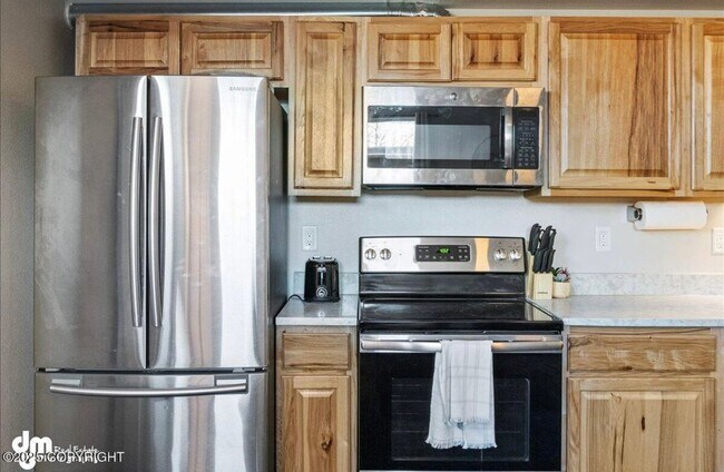 523 E 12th Ave Unit Studio