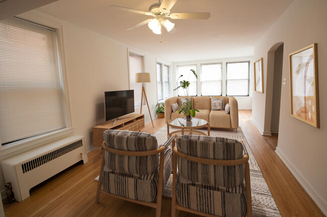 Dining/Living room - 5337 S. Hyde Park Boulevard Apartments