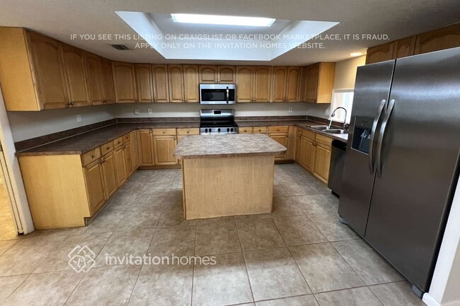 Photo - 832 SE Thornhill Dr