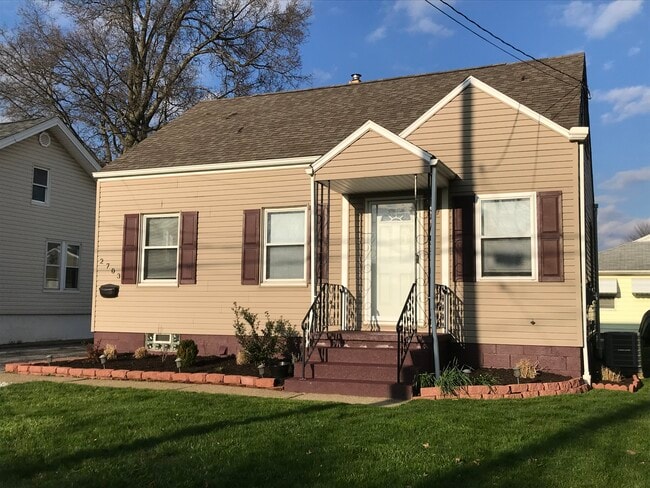 Photo - 2703 Oakwood Drive