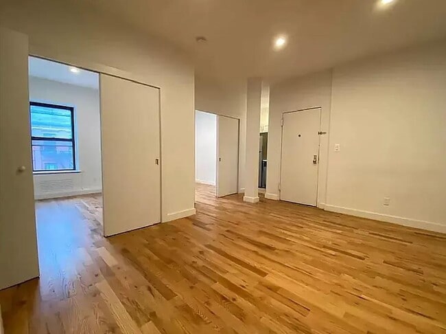 465 W 57th St Unit 4D
