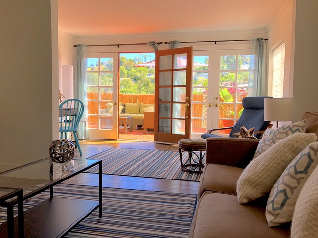 living room with view - 2078 Mound St Apartment Unit 2078