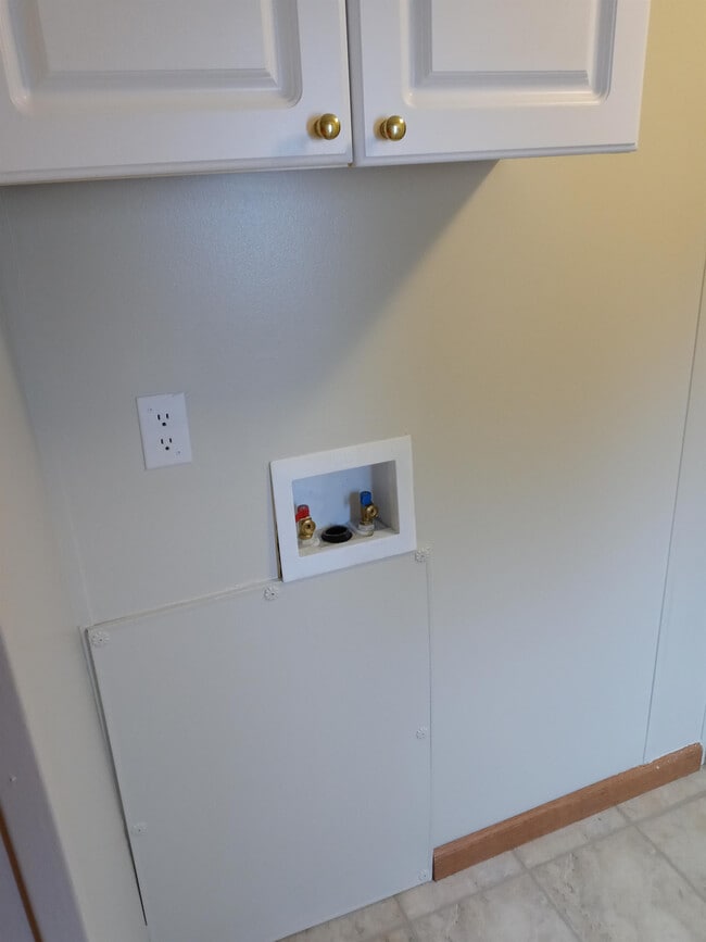 Photo - 719 Golden Point