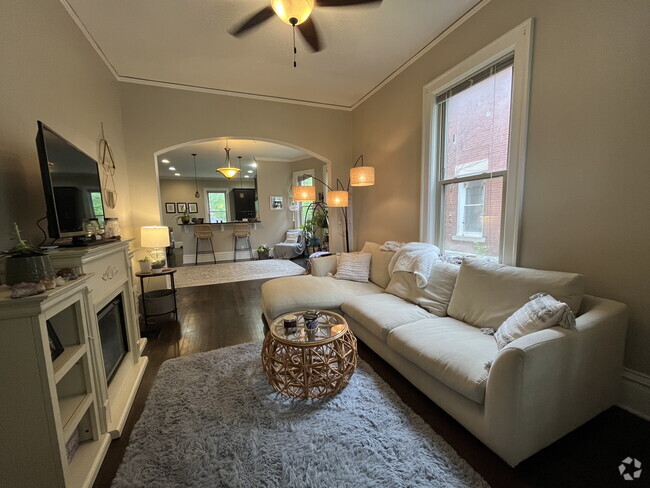 Building Photo - 2512 N Humboldt Blvd Unit 2512 N Humboldt Blvd Rental