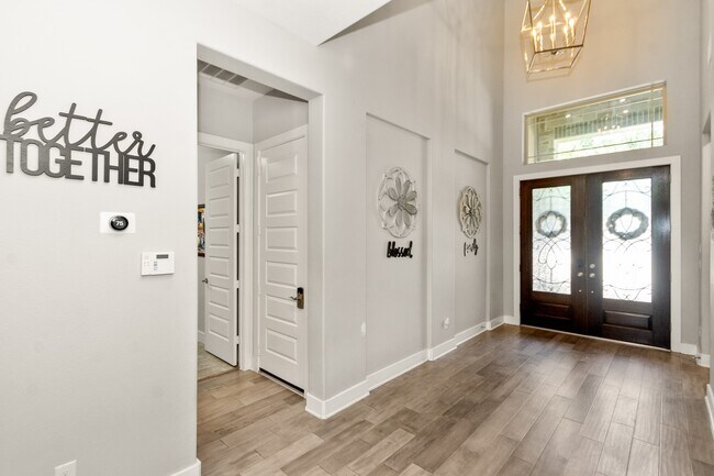 Photo - 7323 Settlers Way