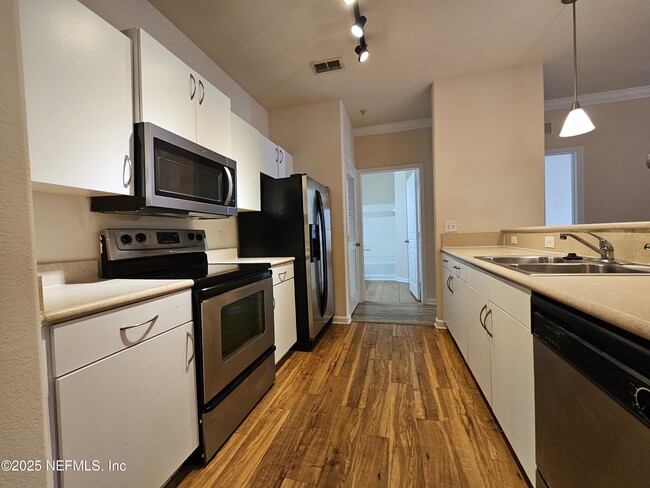 Photo - 8290 Gate Pkwy W Unit 806